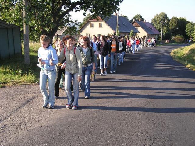 Pěší cesta na základnu