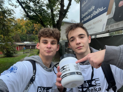 Žáci 2. ZL se zapojili do sbírky Bílá pastelka